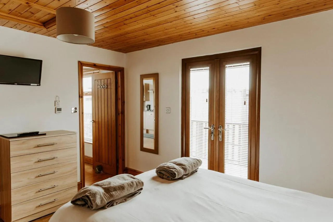 Fairview Farm Holiday Accommodation 14 Luxury Lodges, Cabins, Dog Friendly, Suitable For Couples, Families And Groups, Wedding Guests , Corporate Events, Sleeps 2-65 Guests In Ravenshead, Nottingham Near Sherwood Forest, Set In 88 Acres