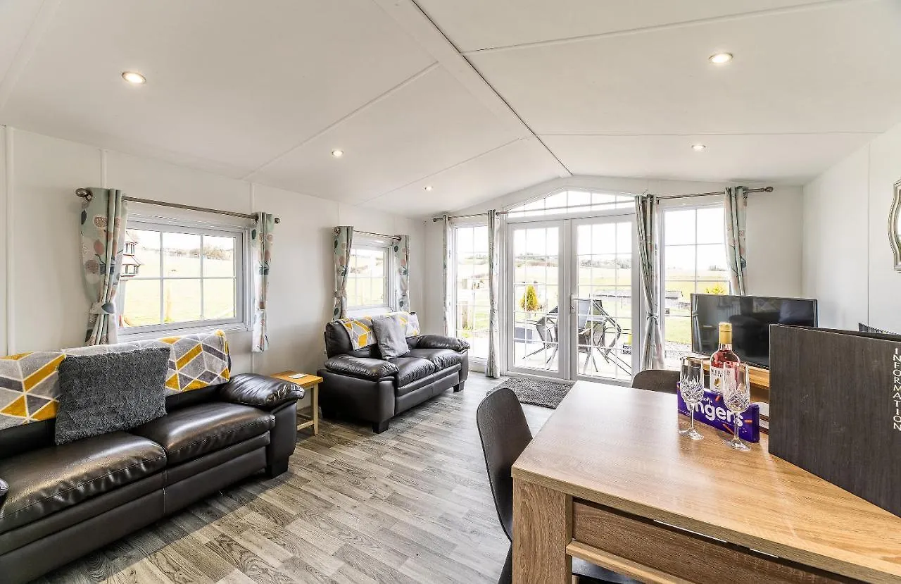 Fairview Farm Holiday Accommodation 14 Luxury Lodges, Cabins, Dog Friendly, Suitable For Couples, Families And Groups, Wedding Guests , Corporate Events, Sleeps 2-65 Guests In Ravenshead, Nottingham Near Sherwood Forest, Set In 88 Acres