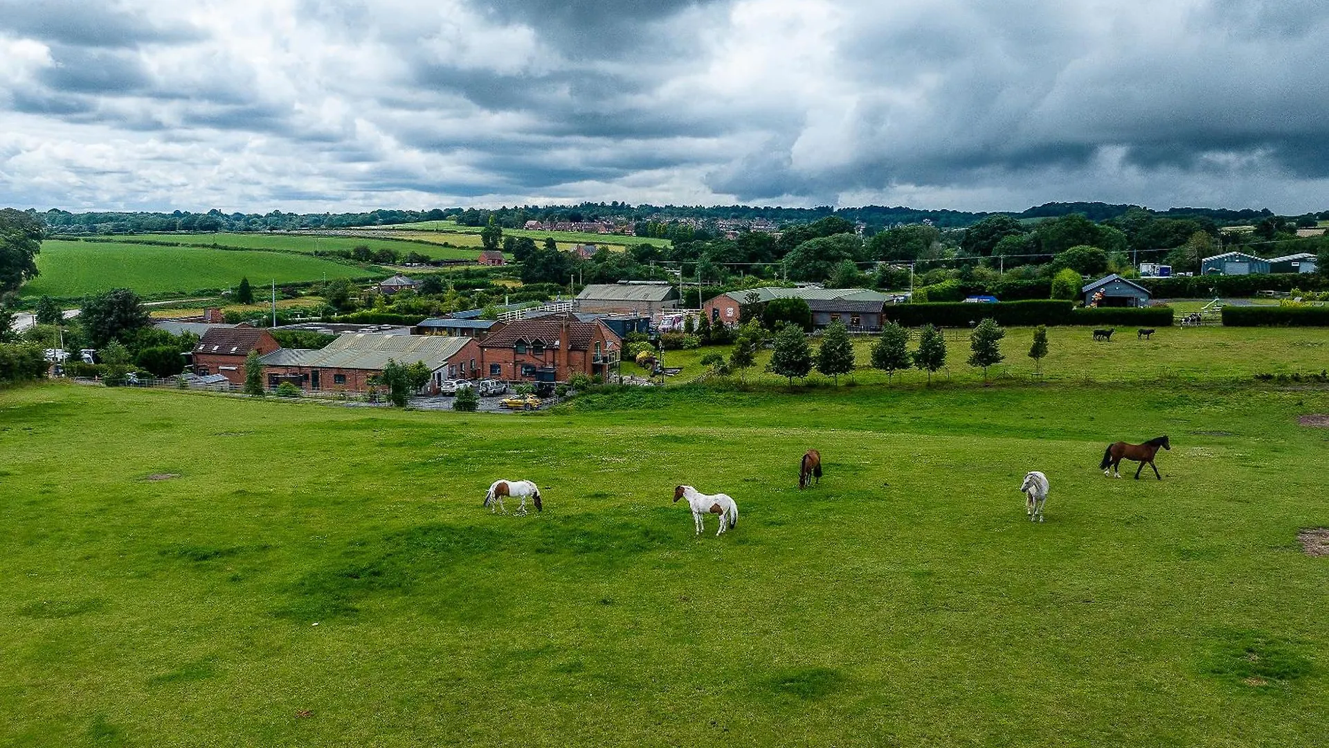 Fairview Farm Holiday Accommodation 14 Luxury Lodges, Cabins, Dog Friendly, Suitable For Couples, Families And Groups, Wedding Guests , Corporate Events, Sleeps 2-65 Guests In Ravenshead, Nottingham Near Sherwood Forest, Set In 88 Acres