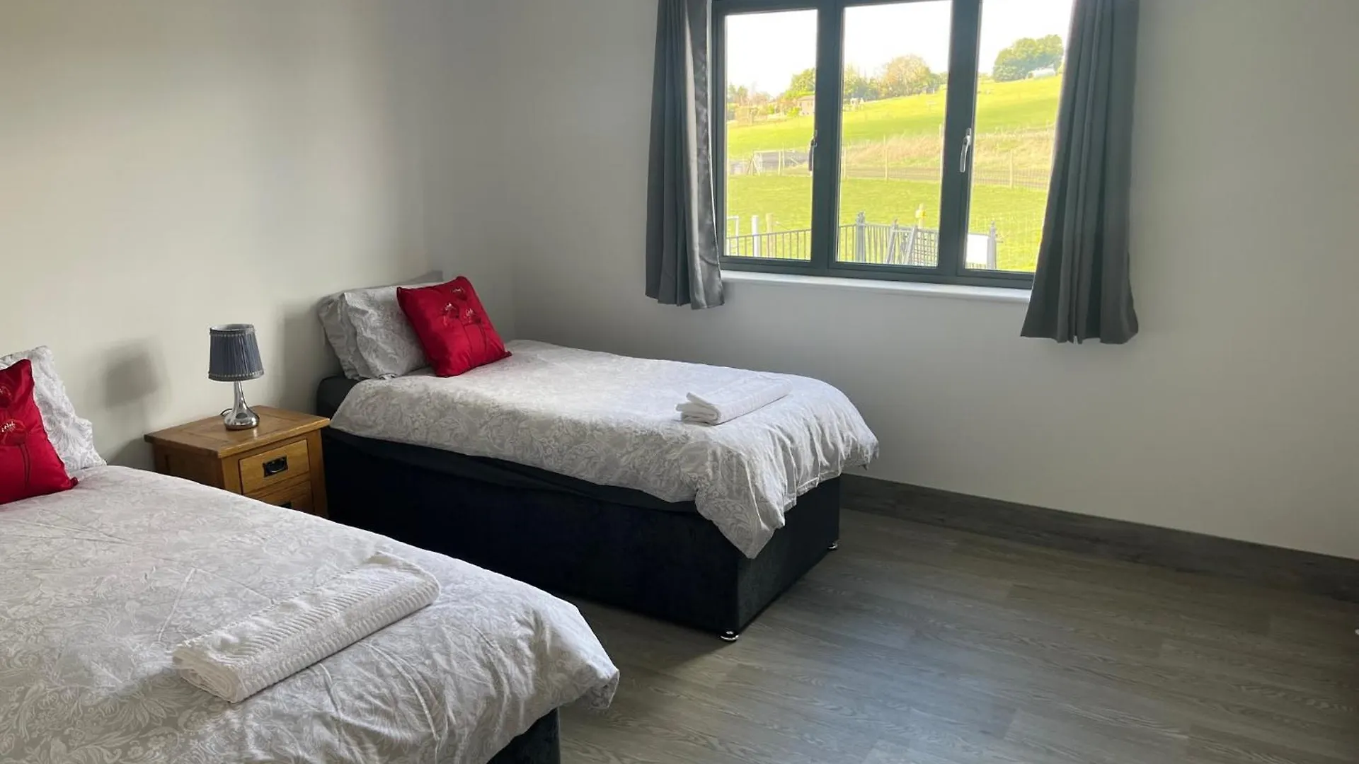Fairview Farm Holiday Accommodation 14 Luxury Lodges, Cabins, Dog Friendly, Suitable For Couples, Families And Groups, Wedding Guests , Corporate Events, Sleeps 2-65 Guests In Ravenshead, Nottingham Near Sherwood Forest, Set In 88 Acres Шале