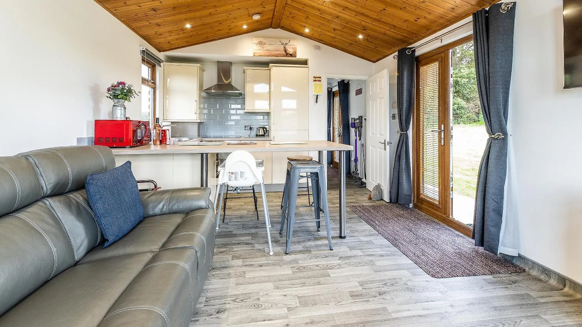 Шале Fairview Farm Holiday Accommodation 14 Luxury Lodges, Cabins, Dog Friendly, Suitable For Couples, Families And Groups, Wedding Guests , Corporate Events, Sleeps 2-65 Guests In Ravenshead, Nottingham Near Sherwood Forest, Set In 88 Acres