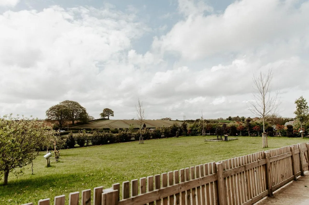 Chalet Fairview Farm Holiday Retreat: Luxury Lodges in Nottinghamshire Countryside United Kingdom