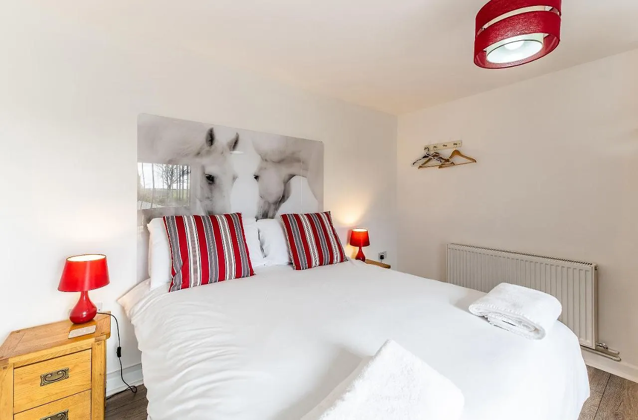 Chalet Fairview Farm Holiday Retreat: Luxury Lodges in Nottinghamshire Countryside United Kingdom