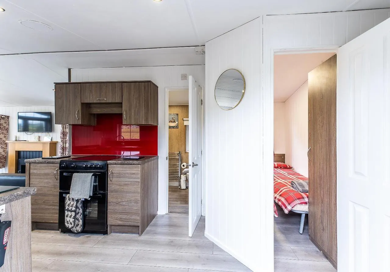 Chalet Fairview Farm Holiday Retreat: Luxury Lodges in Nottinghamshire Countryside United Kingdom
