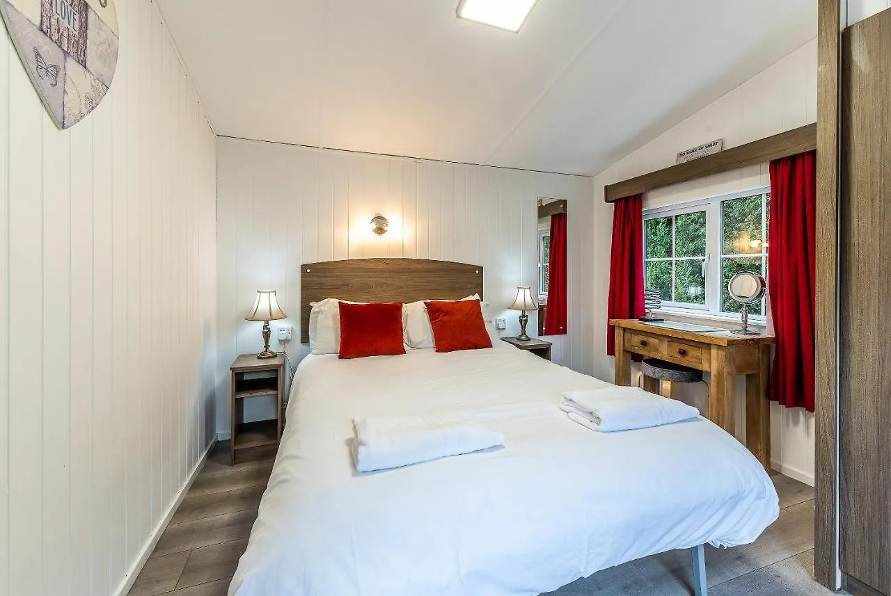 Fairview Farm Holiday Retreat: Luxury Lodges in Nottinghamshire Countryside Chalet