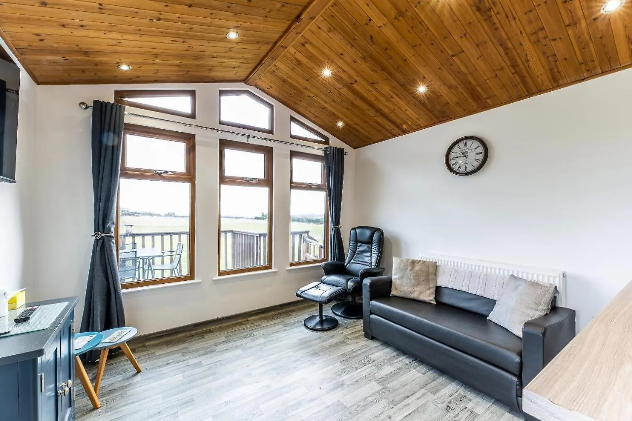 Fairview Farm Holiday Retreat: Luxury Lodges in Nottinghamshire Countryside Chalet