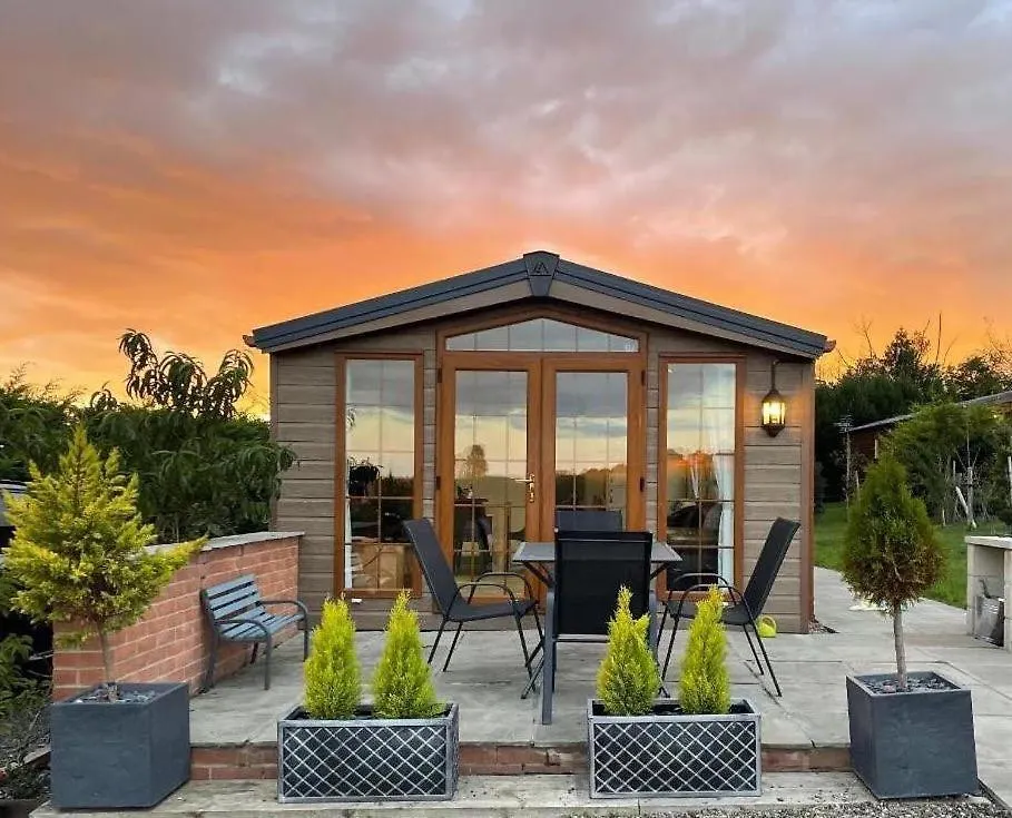 Fairview Farm Holiday Retreat: Luxury Lodges in Nottinghamshire Countryside 0*, Nottingham