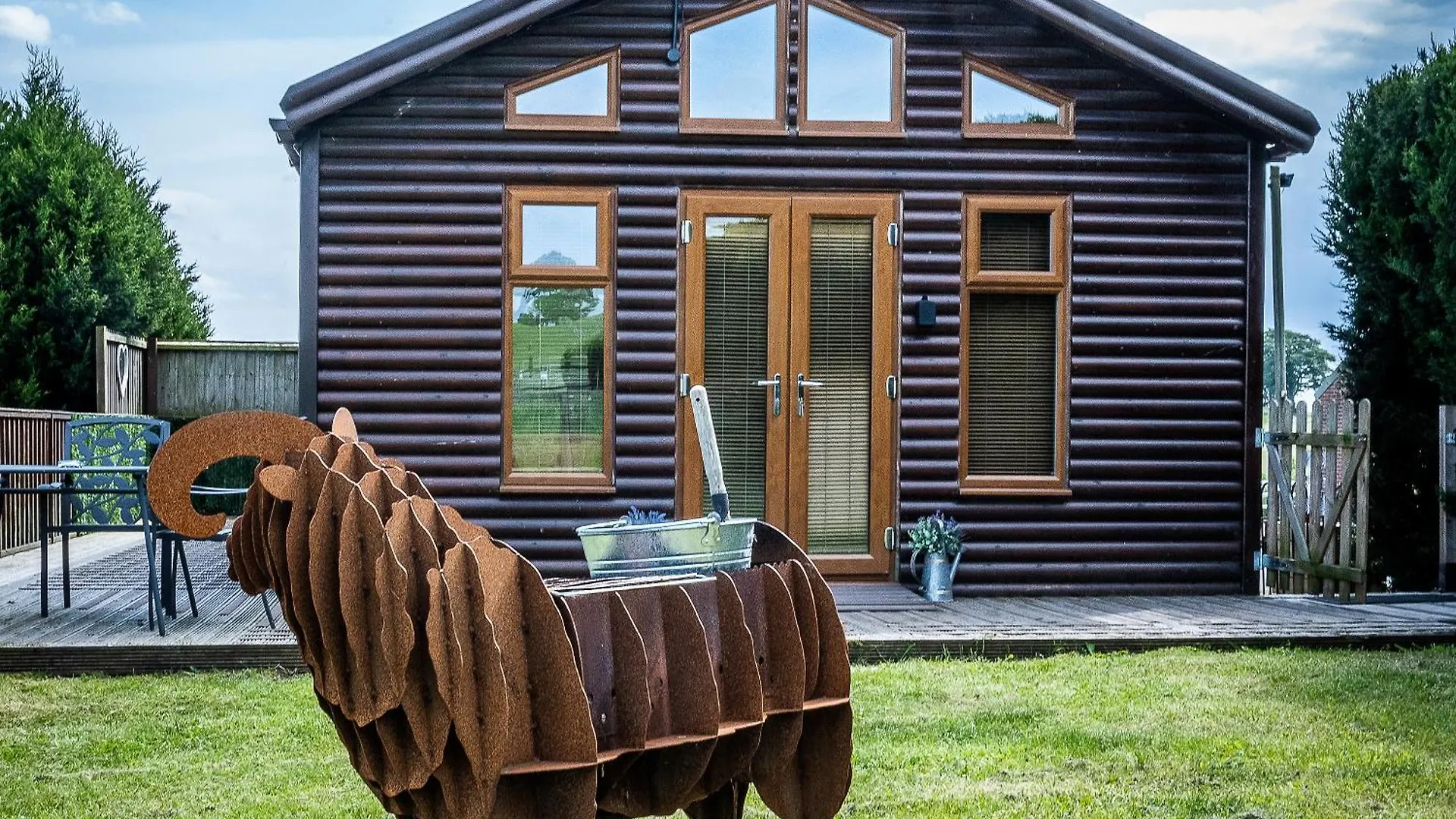 Chalet Fairview Farm Holiday Retreat: Luxury Lodges in Nottinghamshire Countryside