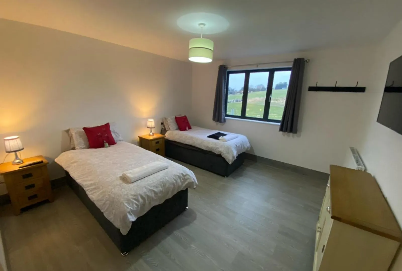 Fairview Farm Holiday Retreat: Luxury Lodges in Nottinghamshire Countryside Chalet Nottingham