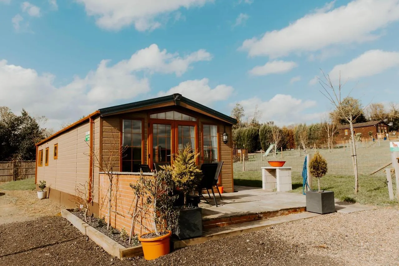 Fairview Farm Holiday Retreat: Luxury Lodges in Nottinghamshire Countryside Chalet Nottingham